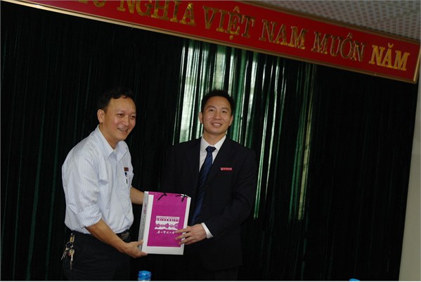 Đoàn Giáo viên và Sinh viên trường Đại học Sư Phạm Quảng Tây(Trung Quốc) sang giao lưu và học tập tại trường Đại hoc Công nghiệp Hà Nội.