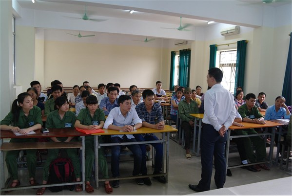 Ký hợp đồng cho 12 thực tập sinh xuất cảnh