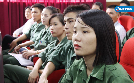 78 TTS và gần 200 người bảo lãnh ký hợp đồng