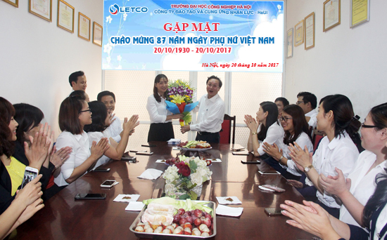 gap mat chao mung 87 nam ngay phu nu viet nam