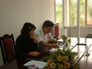Ký hợp đồng bảo lãnh cho 03 TNS đi tu nghiệp và thực tập