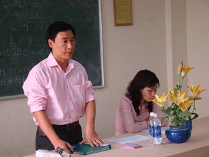 ky hop dong bao lanh cho 05 tns di tu nghiep va thuc tap