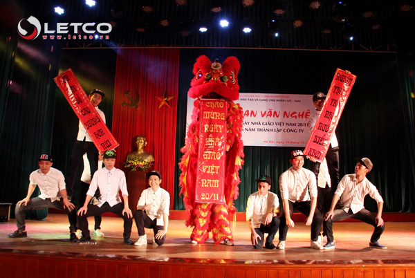 giai keo co lien hoan van nghe chao mung ngay nha giao viet nam va 16 nam thanh lap cong ty