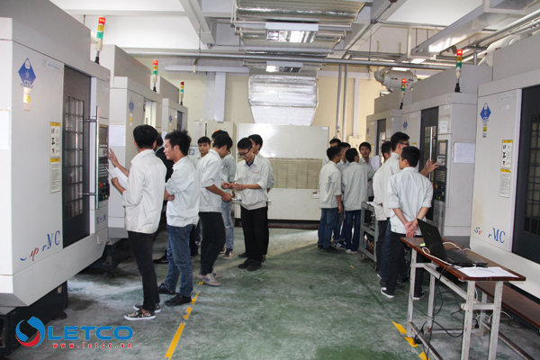 tuyen 06 nam don hang van hanh may thi tuyen ngay 20 11