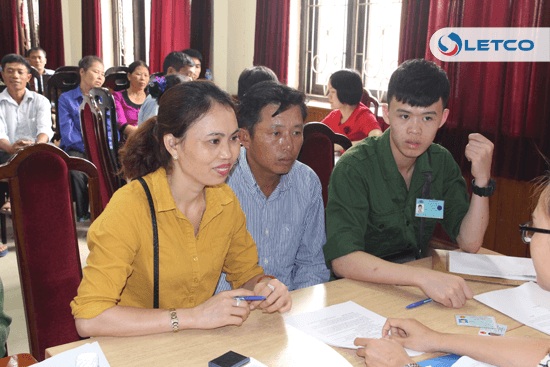 64 thuc tap sinh va gan 200 nguoi bao lanh tham gia ky hop dong