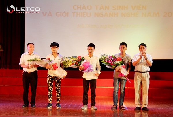 letco trao hoc bong cho tan sinh vien khoa dien