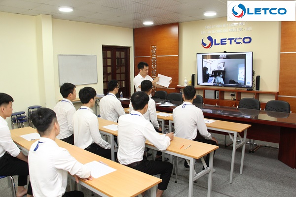 Công ty Kansaiseiko tuyển dụng qua bài thi: Chế tạo cầu bằng giấy