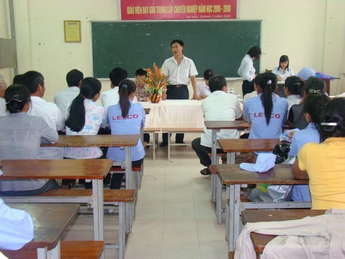 Ký hợp đồng cho 12 TNS đi tu nghiệp và thực tập tại Nhật Bản