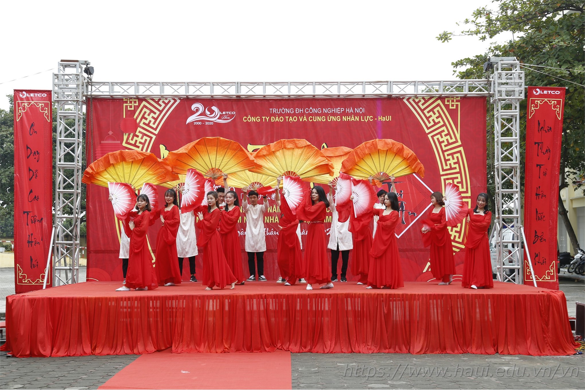 Sôi nổi Ngày hội Thư pháp và liên hoan văn nghệ chào mừng 20 năm thành lập Công ty LETCO