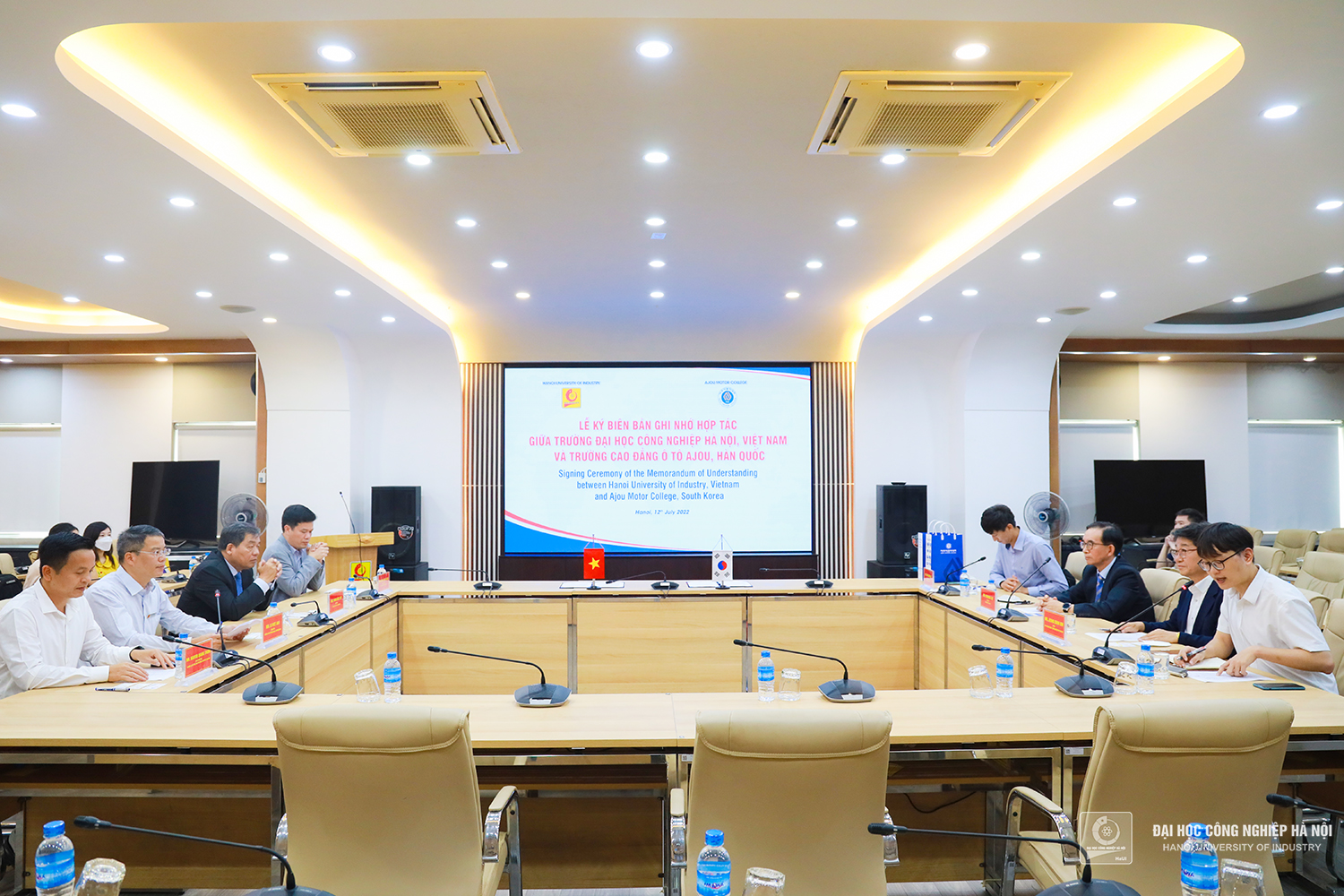 Trường Đại học Công nghiệp Hà Nội ký kết Biên bản ghi nhớ hợp tác với Trường Cao đẳng Ô tô Ajou - Hàn Quốc