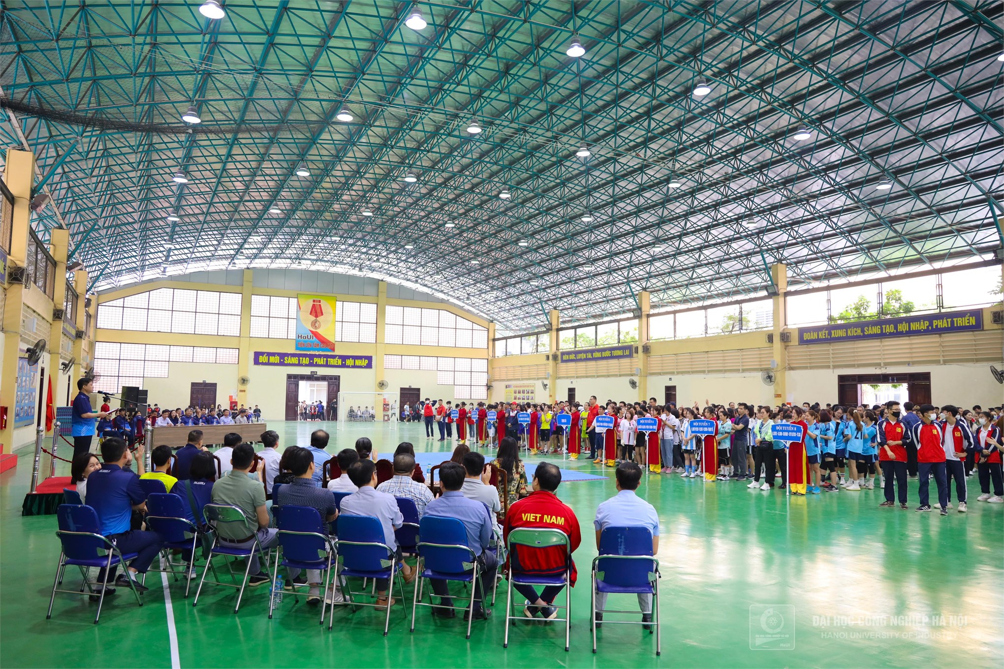 Tưng bừng Hội thao Thể dục thể thao viên chức, người lao động Trường Đại học Công nghiệp Hà Nội năm 2022