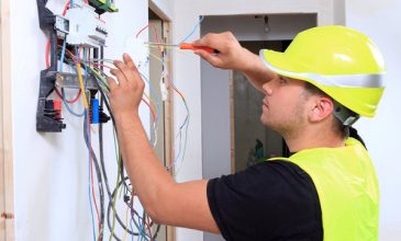 Tuyển gấp 05 thợ điện làm việc tại UAE