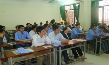 Ký hợp đồng bảo lãnh cho 13 TNS đi tu nghiệp và thực tập